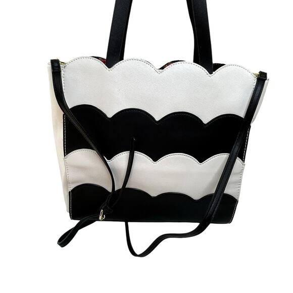 Betsey Johnson Bee Tote Bag Purse Black & White Scallop Logo Statement Handbag - Picture 5 of 16